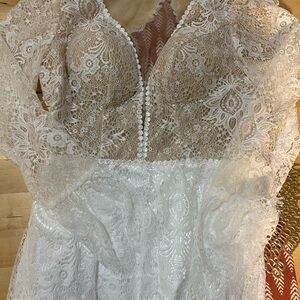 Long boho lace dress. XS NWT. Let/smoke free home.